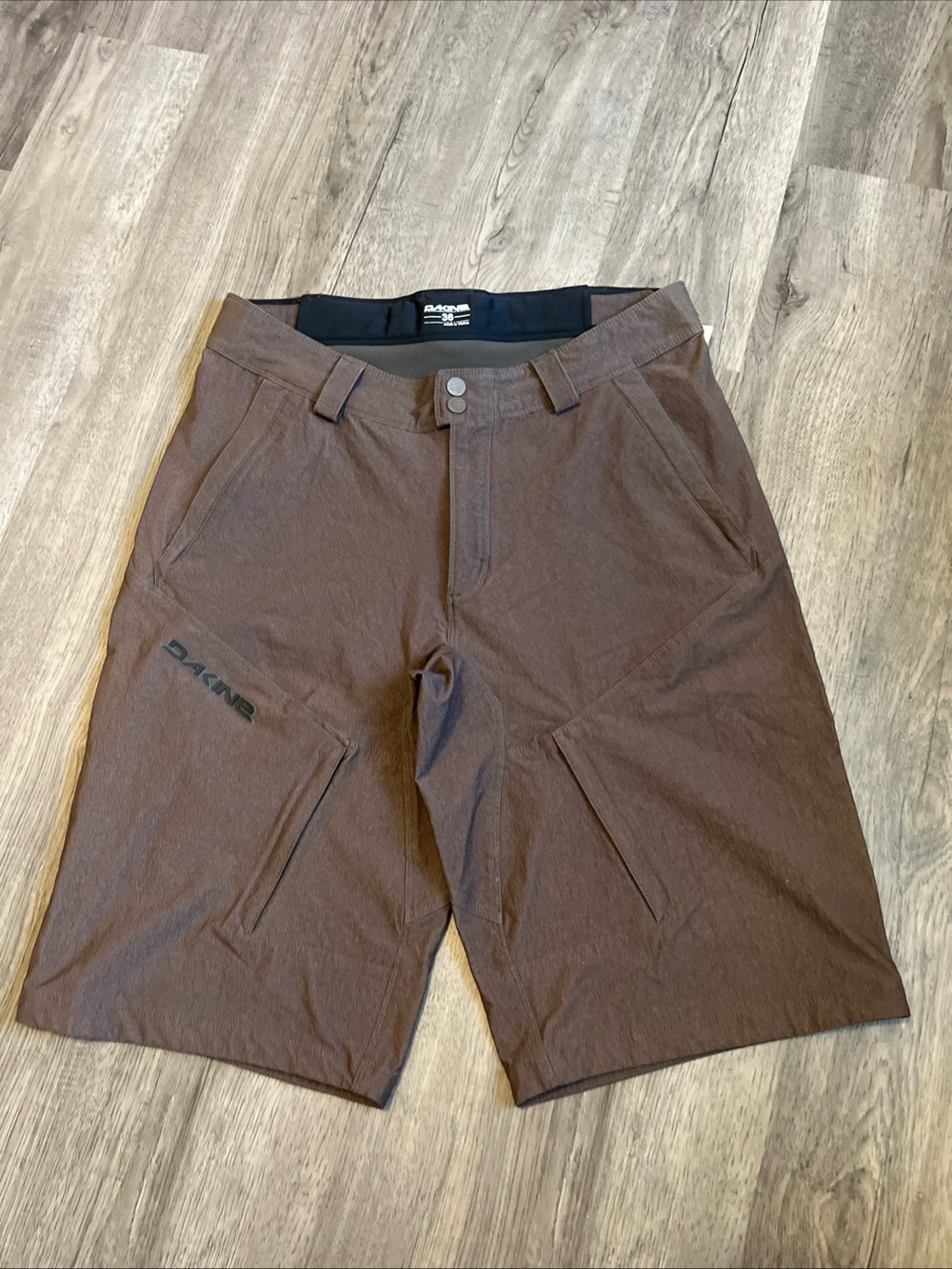 Dakine Men's Brown Performance Mountain Bike Shorts 36